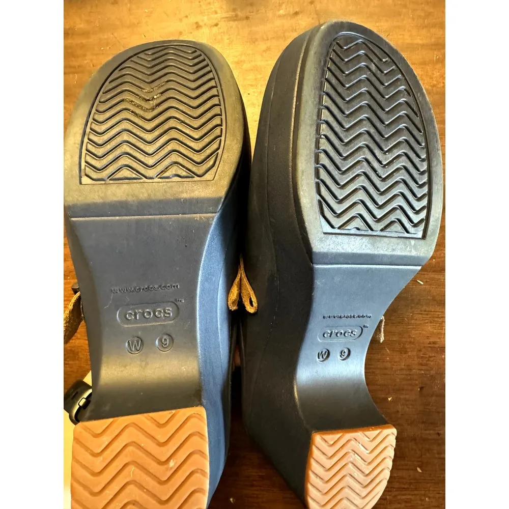 Crocs Sarah Womens size 9 shoes clog mule dual comfort dark blue tan strap - Image 5