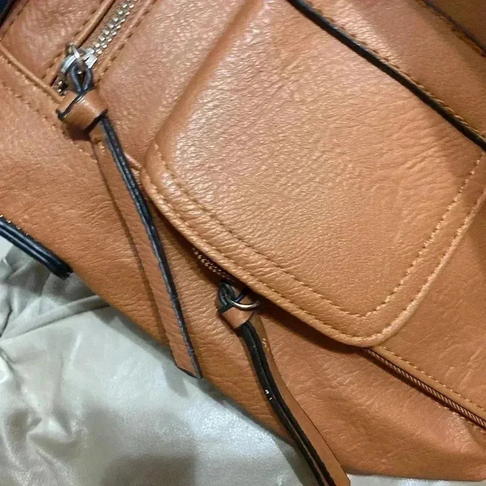 BUENO SHOULDER/CROSSBODY PURSE CARAMEL BROWN MUTIL POCKETS ADJUSTABLE STRAP - Image 14