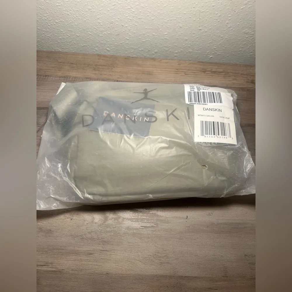 DANSKIN Women's Ella Neoprene Belt Bag, Sage Leaf, Brand New, NWT - Image 2