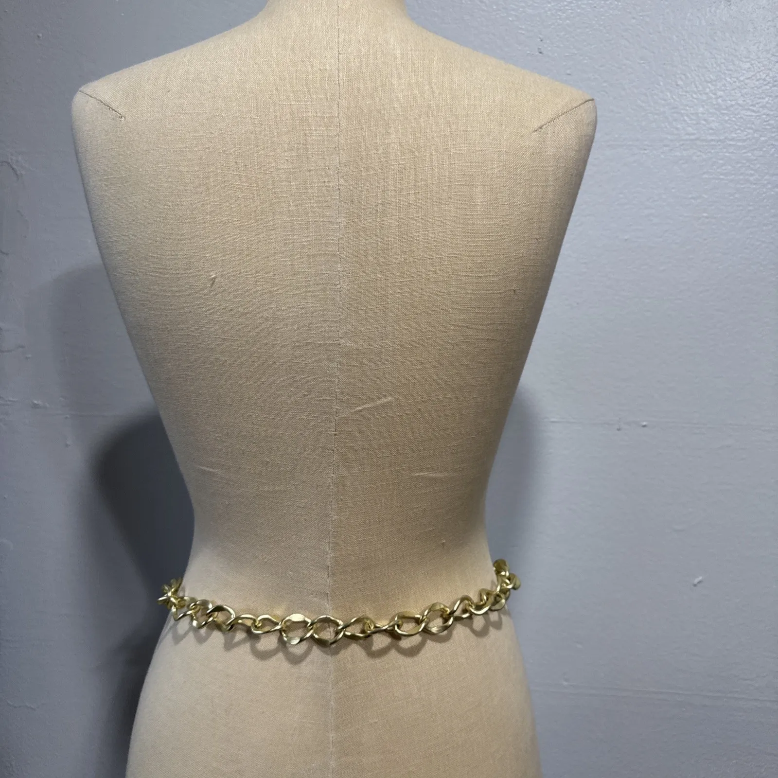 Womens Gold Tone Medallion Chunky Chain Link Belt 41" Long Y2K Party Fashion - Image 3