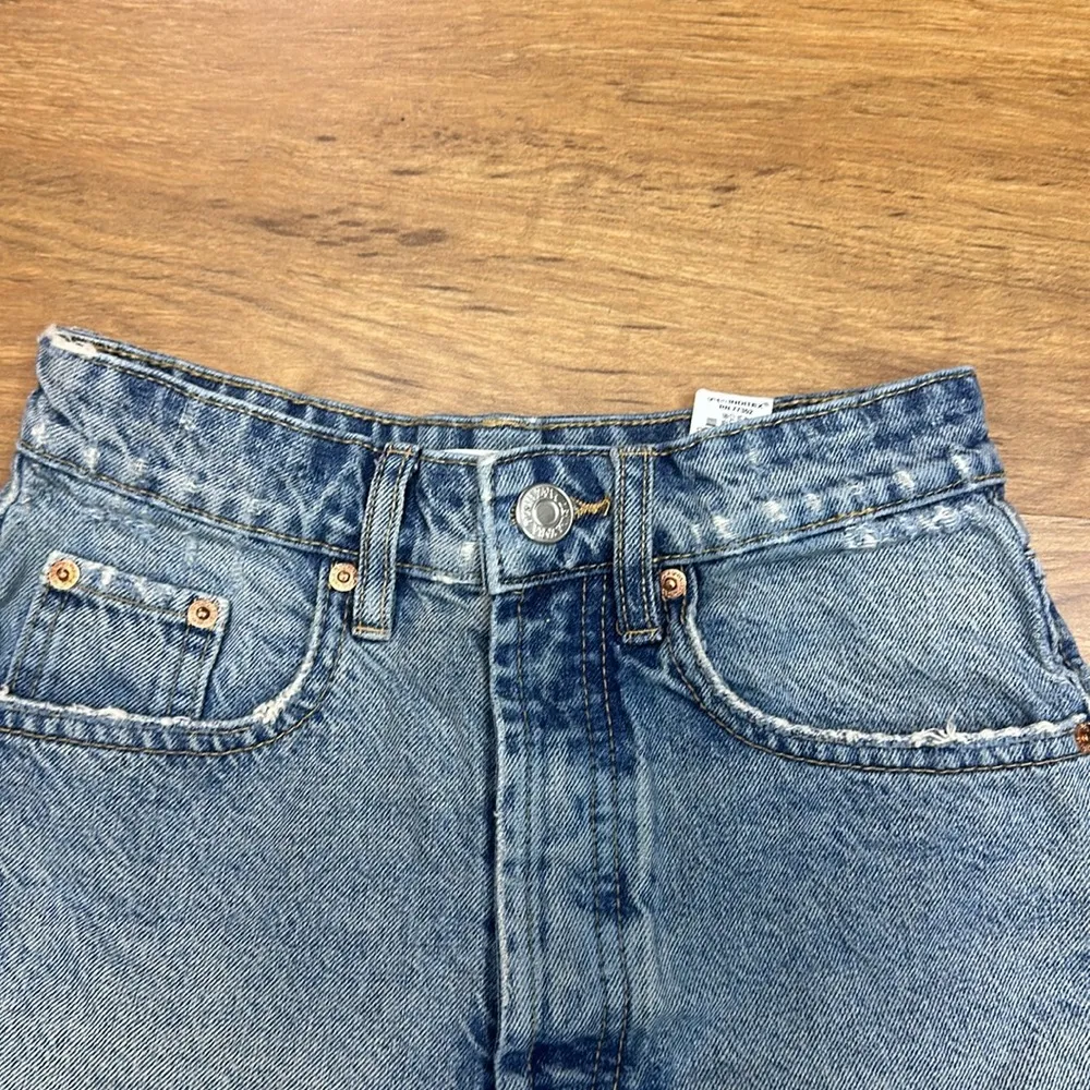 High Waisted Medium Wash Raw Hem Denim Shorts Button fly Shorts Sz 0 - Image 2