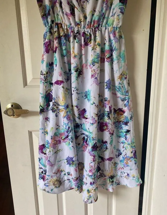 Women's Apt. 9 white floral faux wrap dress. Size medium. In excellent condition - Image 4