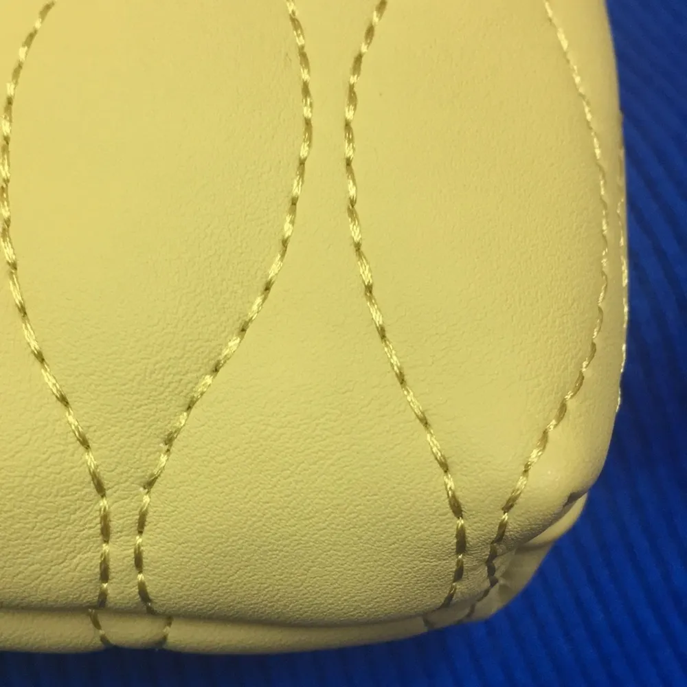 LADIES’ NWT Universal Thread Yellow Crossbody bag - Image 5