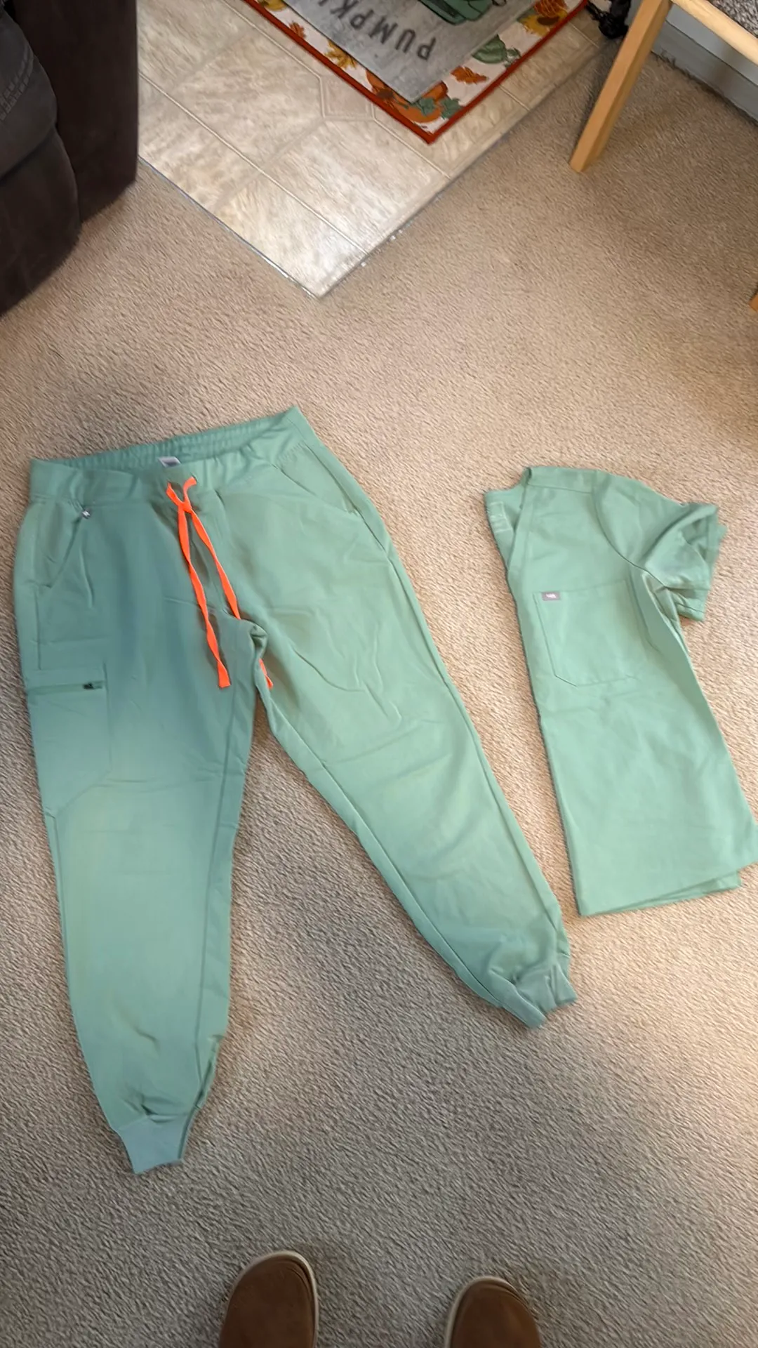 Large Zamora FIGS Jogger Scrub Pants + Medium Catarina figs scrub top - Image 7