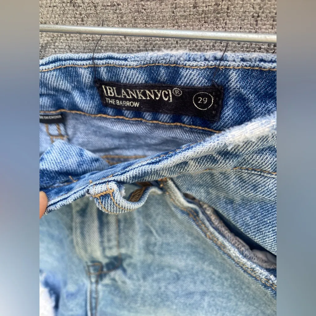 Size 29 BLANKNYC The Barrow distressed denim shorts high rise. #distresseddenim - Image 7