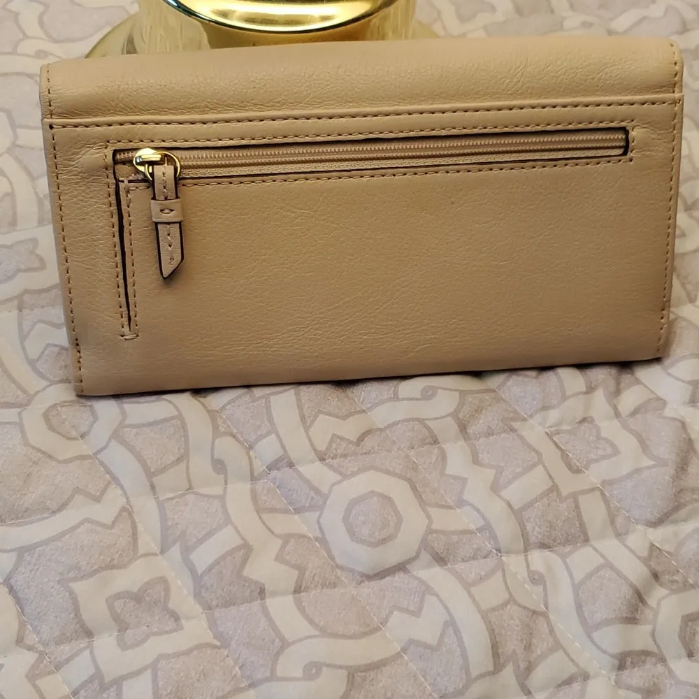 Like new  light colored slim wallet - Image 3