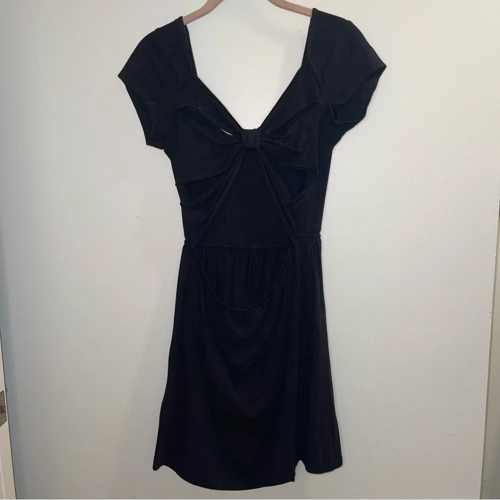 Sparkle & Fade Urban Outfitters Black Dress with Bow Cutout on Back Size Medium - Image 4