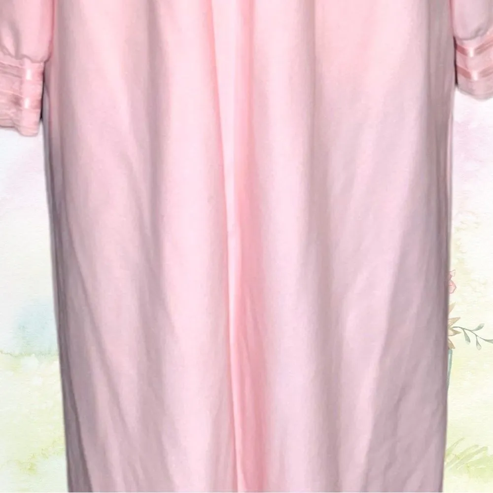 Very pretty quality thick warm pink zip up robe! New Size undefined - Image 3