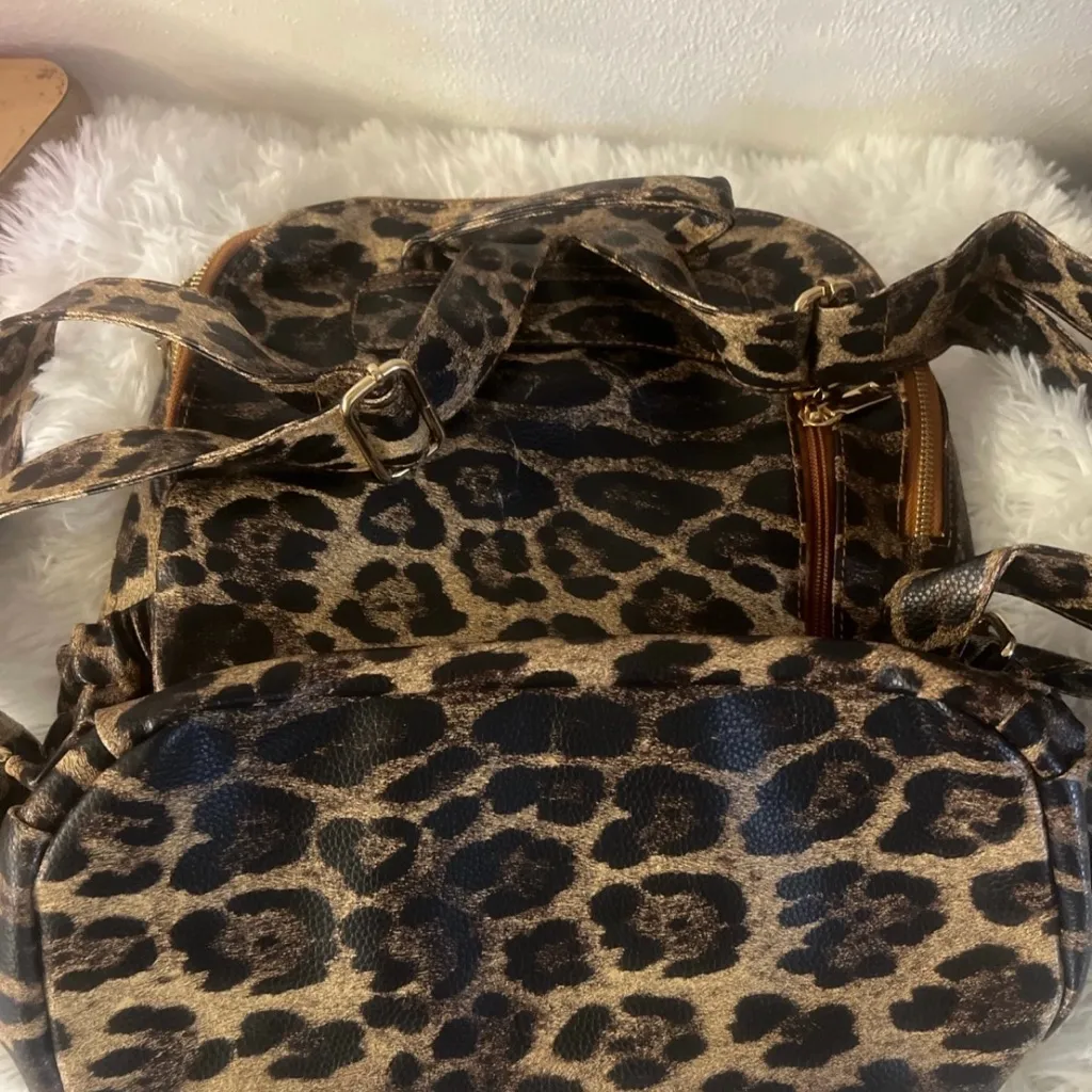 Leopard print backpack/purse
Brand new no tags‎ - Image 5