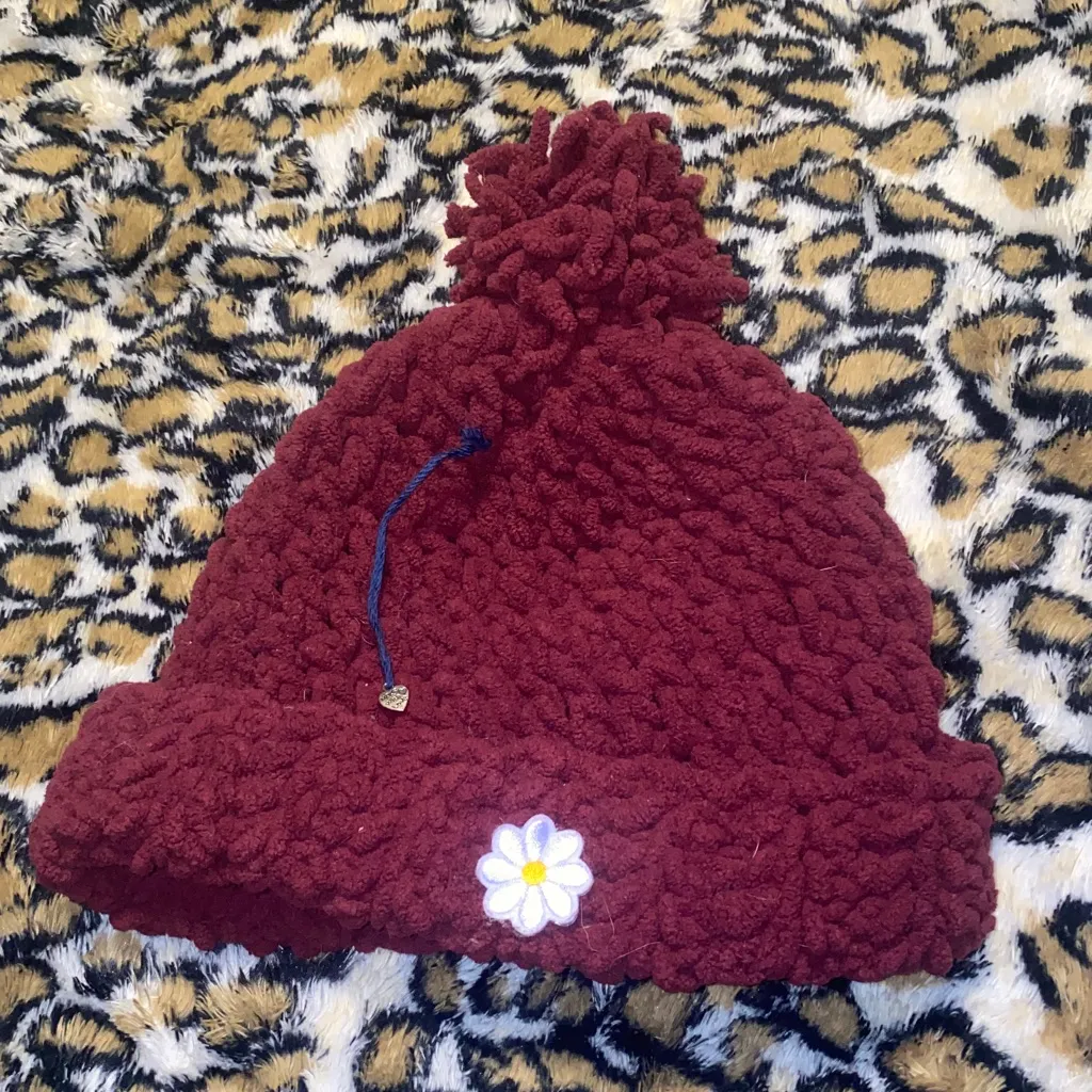 Burgundy Chunky Cable Knit Pom-Pom Flower Patch Winter Hat - Image 2