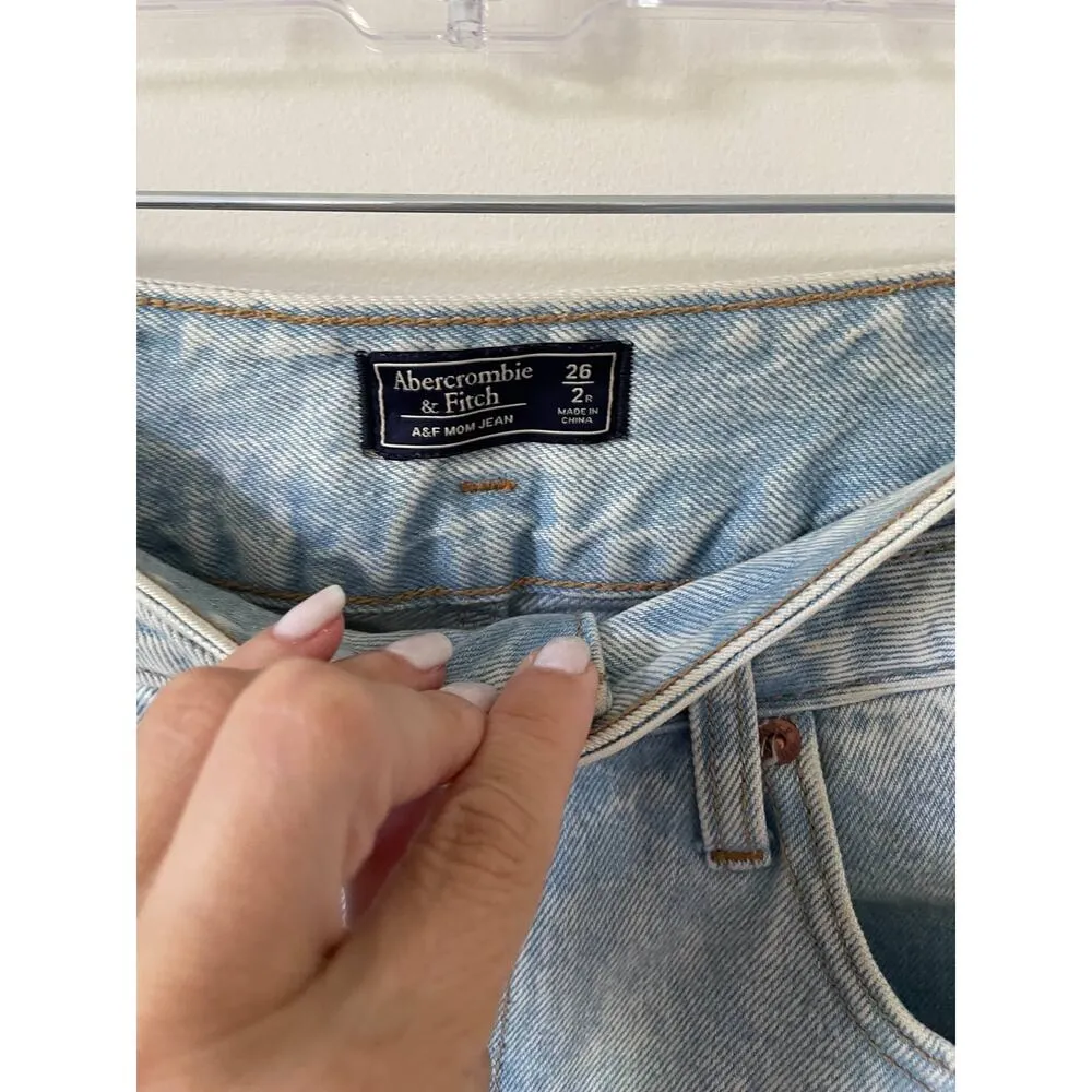 Abercrombie High Rise Mom Denim Jeans Light Wash Blue Size 26/2 Regular - Image 7