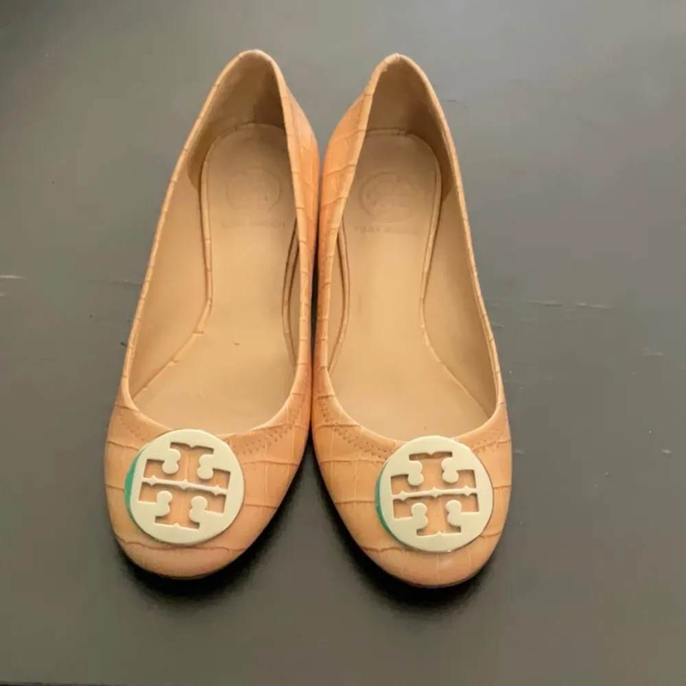 Tory Burch ballet flats. No size listed on shoe. Tread almost perfect. EUC - Image 3