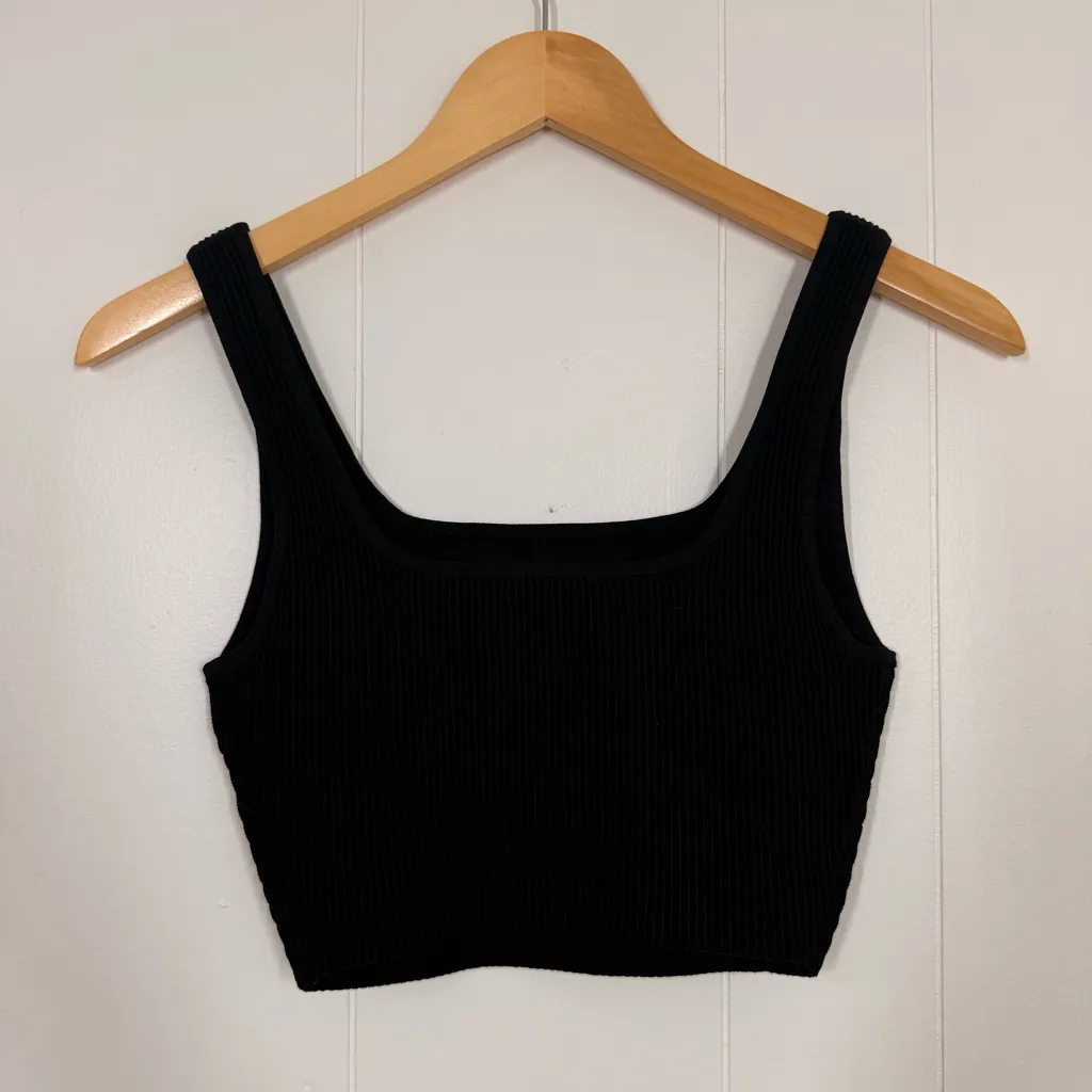 Aritzia Babaton Black Sculpt Knit Square Neck Cropped Tank - Image 6