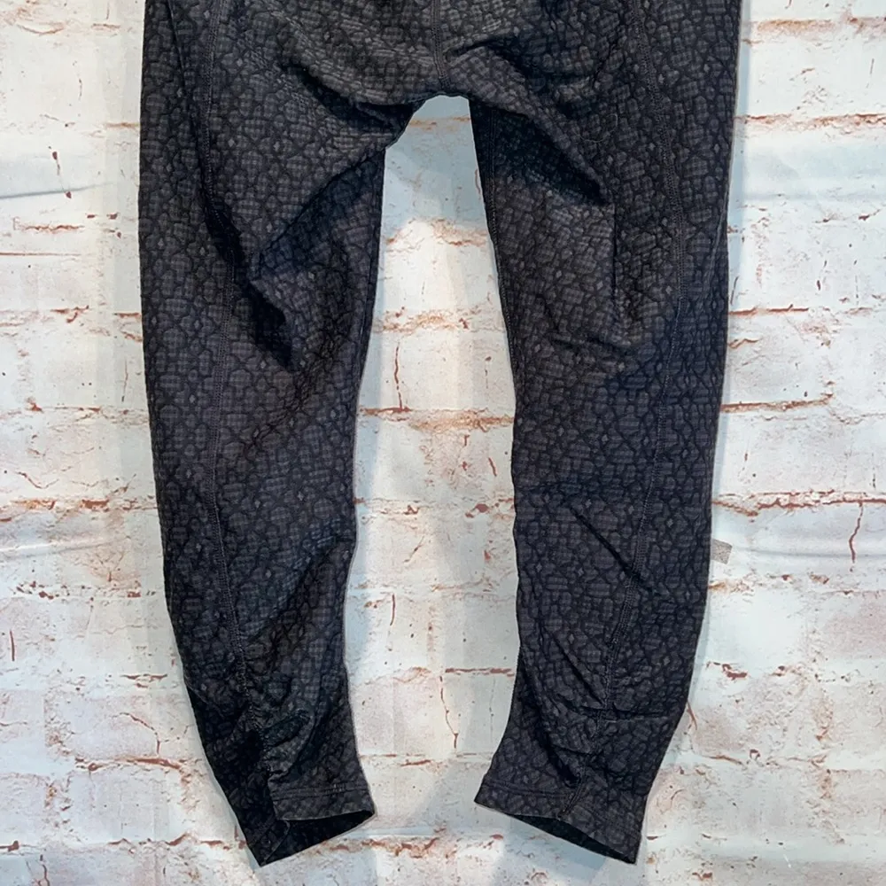 PrAna cropped legging pants geometric print pull on small black cinched legs - Image 6