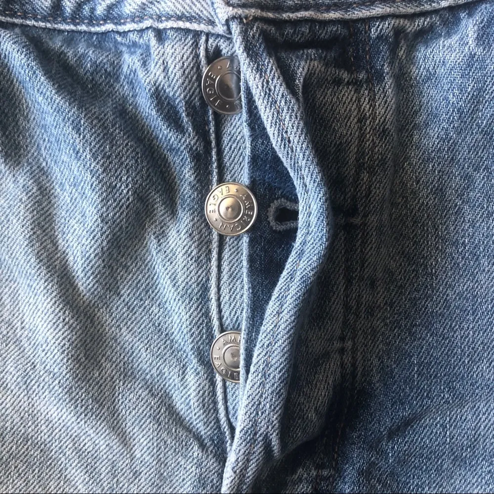 American Eagle 90’s Boyfriend Distressed Button Fly Jean Shorts Z30 - Image 2