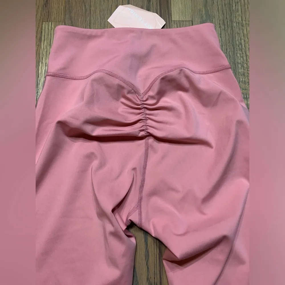Kittenish pink leggings NWT small - Image 5