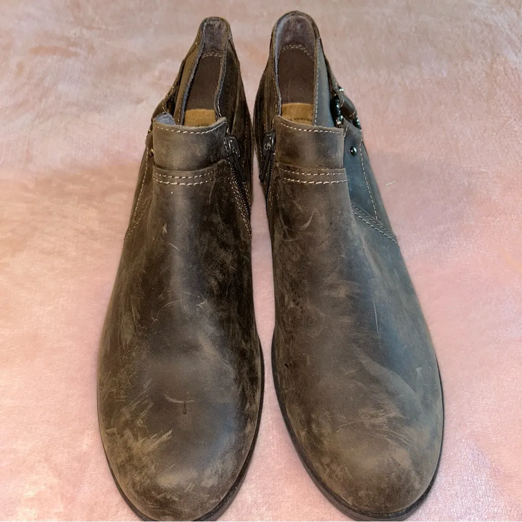 Clarks Charlten Grace brown leather booties short block heel size 8.5 - Image 2