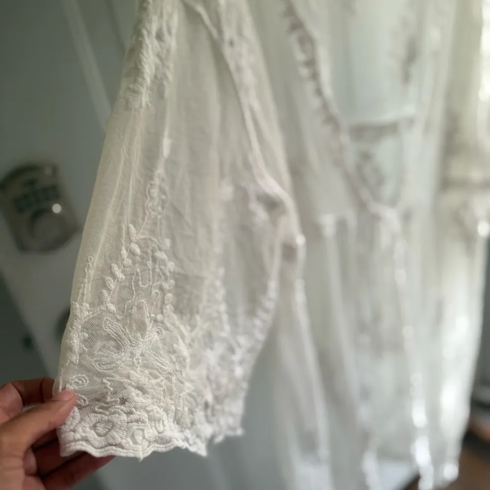Elegant White Lace Robe/Kimono Size M - Image 4