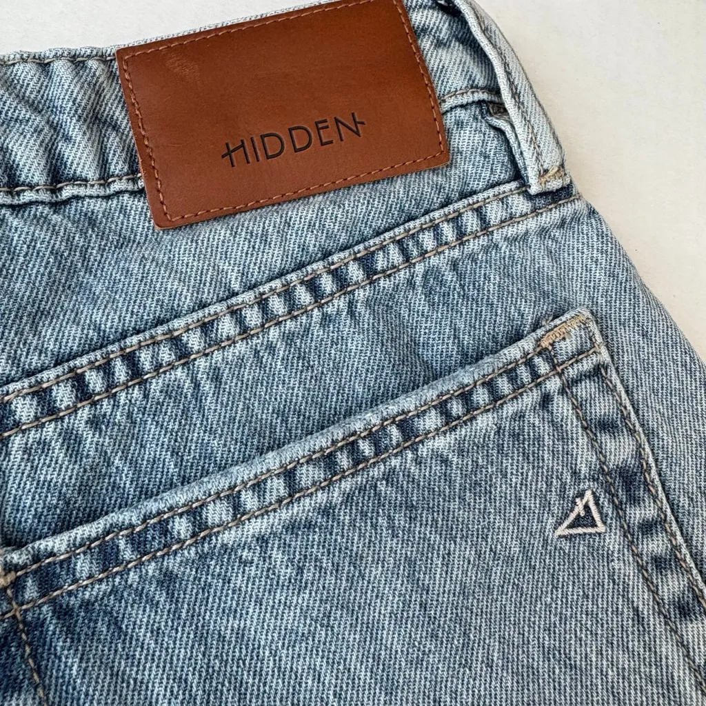 Hidden Light Wash Denim Uneven Hem Fray Mom Shorts button fly medium 100% cotton - Image 5