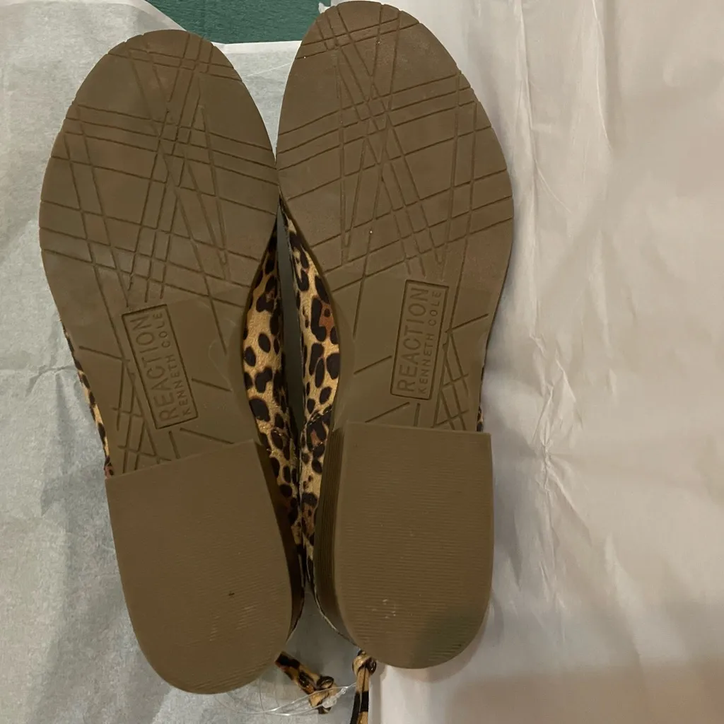 Kenneth Cole Brown and Black Ankle Booties Sleek Design - Image 3