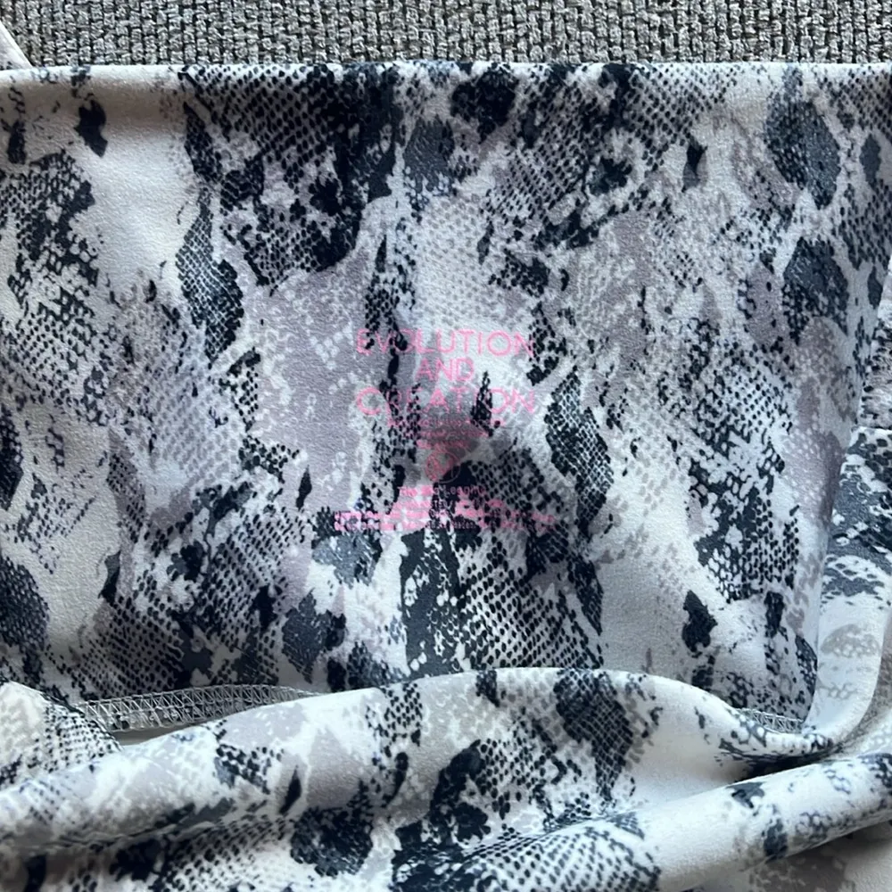 Evolution and creation Snakeskin leggings - Image 2