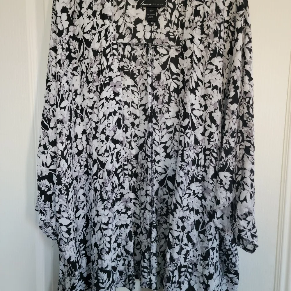 Lane Bryant 18 20 Floral Black and White Women's Cardigan - Image 7