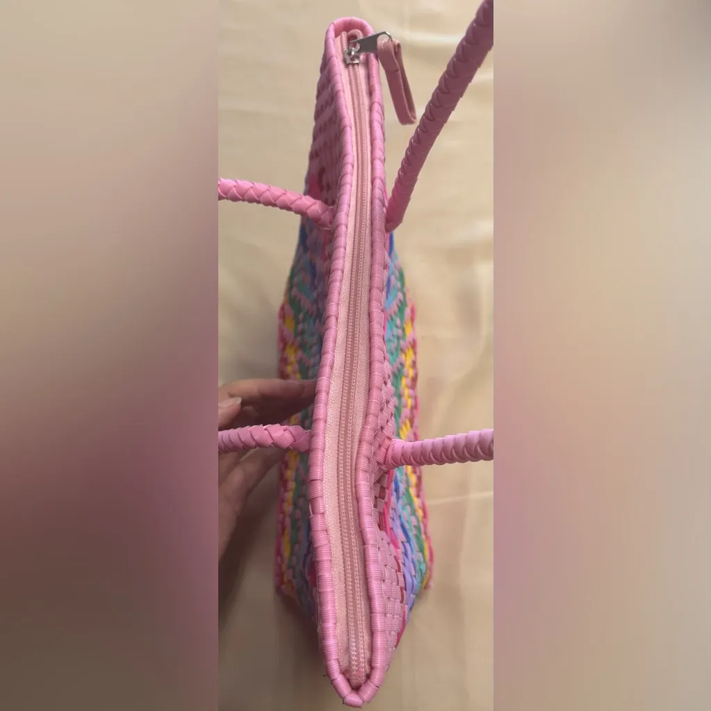 Woven Beach Basket Tote Bag Colorful Plastic Weave Pink Rainbow Zipper - Image 10