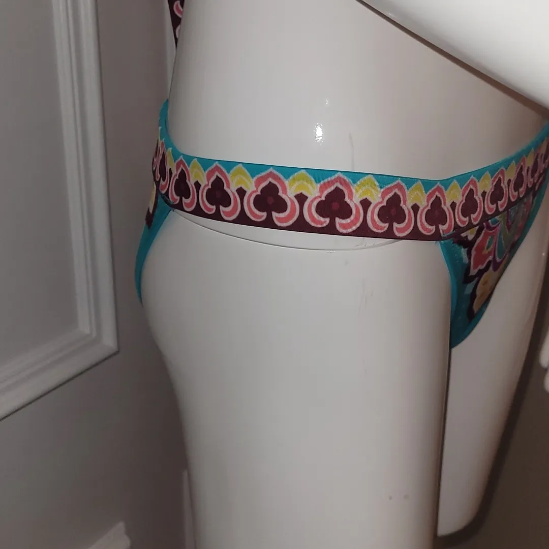 NWOT Victoria's Secret Floral Bikini Set SIZE M/XS - Image 7