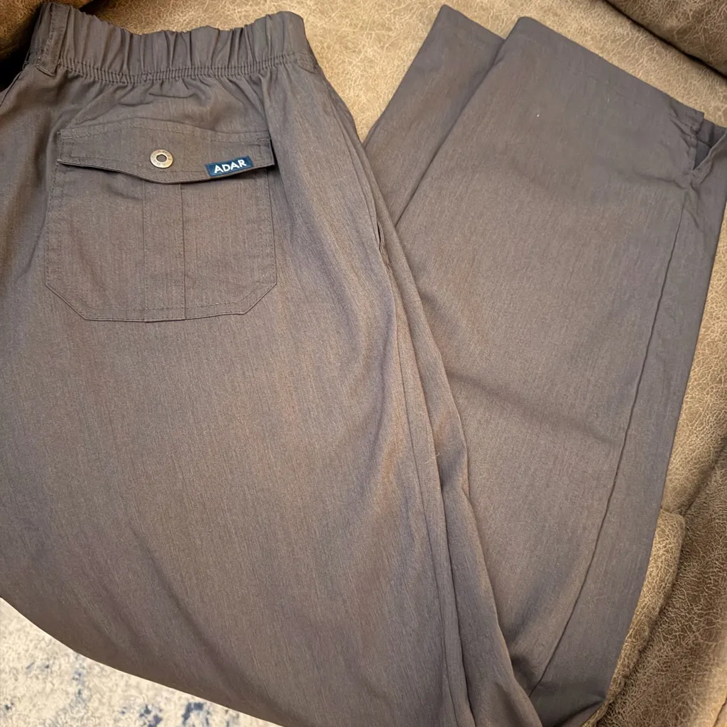 Women’s gray scrub pants Size M - Image 8