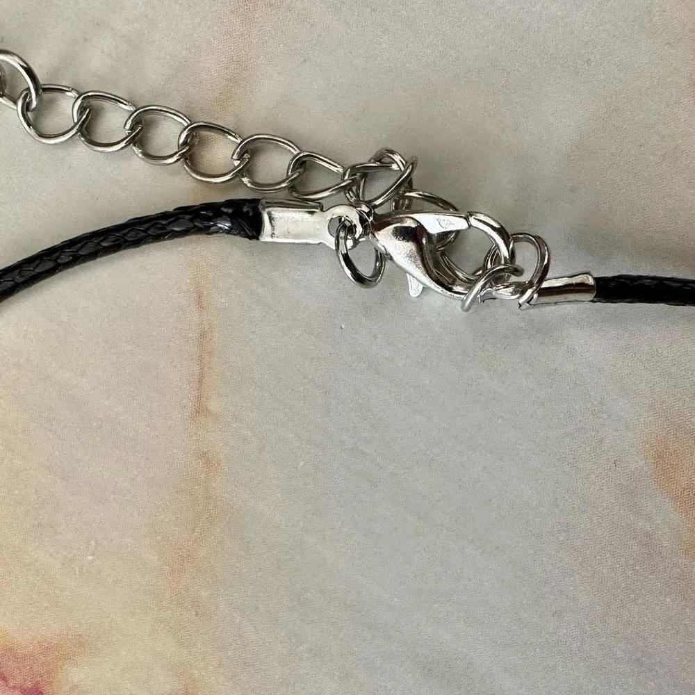 Cool Jewels Elements gold tone leaf necklace on cord - Image 6