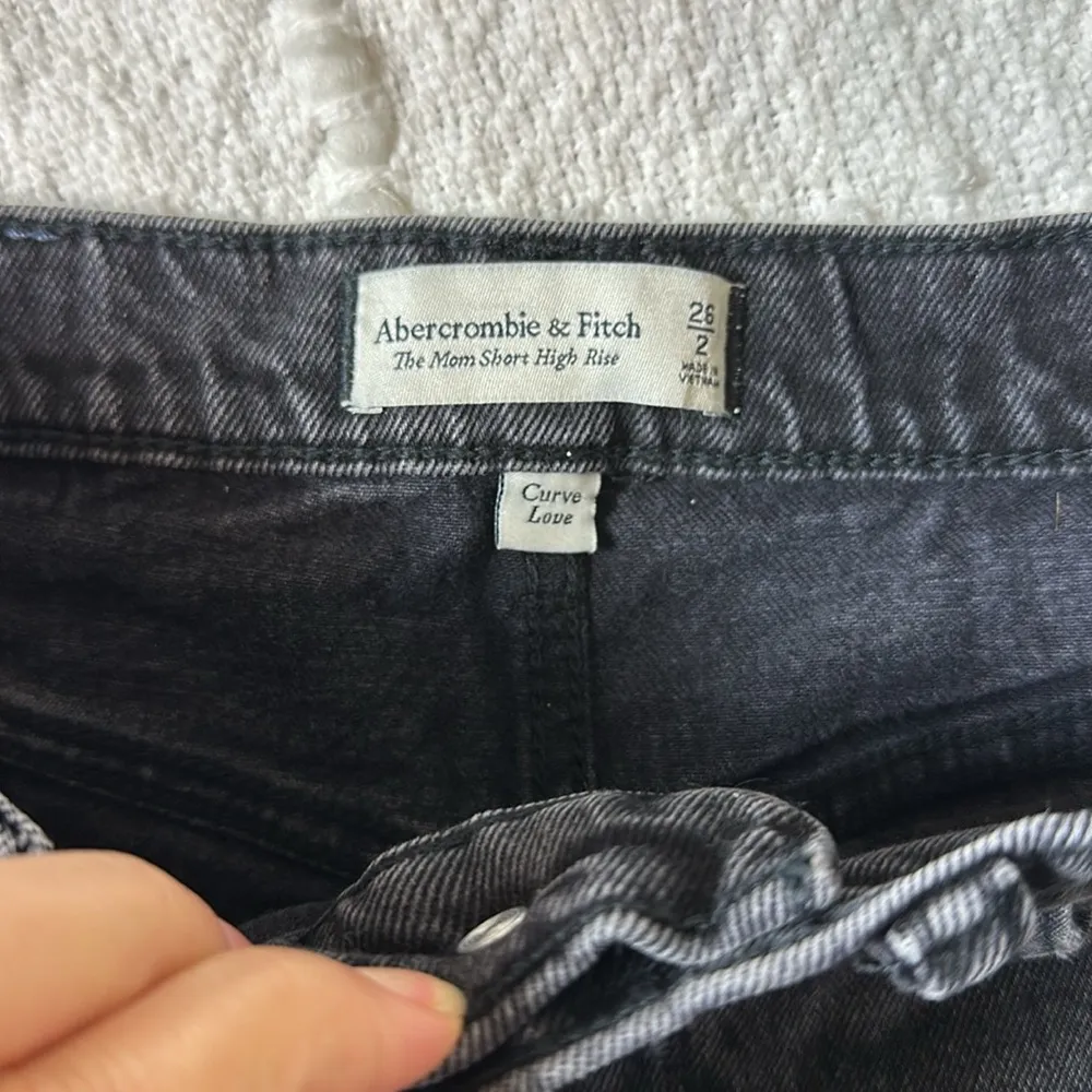 Abercrombie & Fitch‎ Curve Love The Mom Short High Rise Size 2 - Image 2