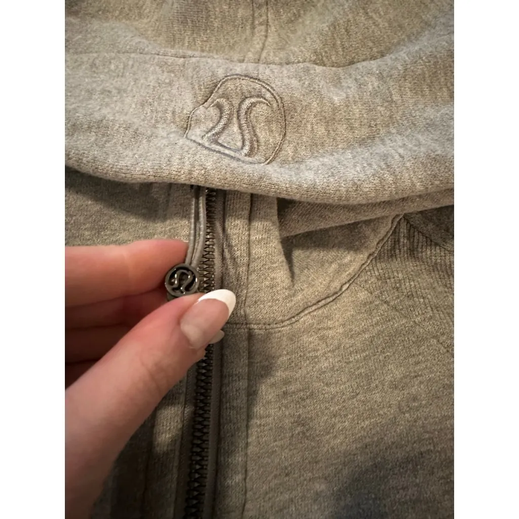 Women's Lululemon Gray Scuba Oversized Half - Image 10