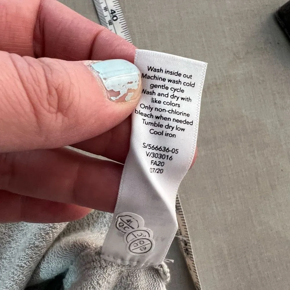 Athleta grey floral lightweight casual sweatshirt size medium - Image 9