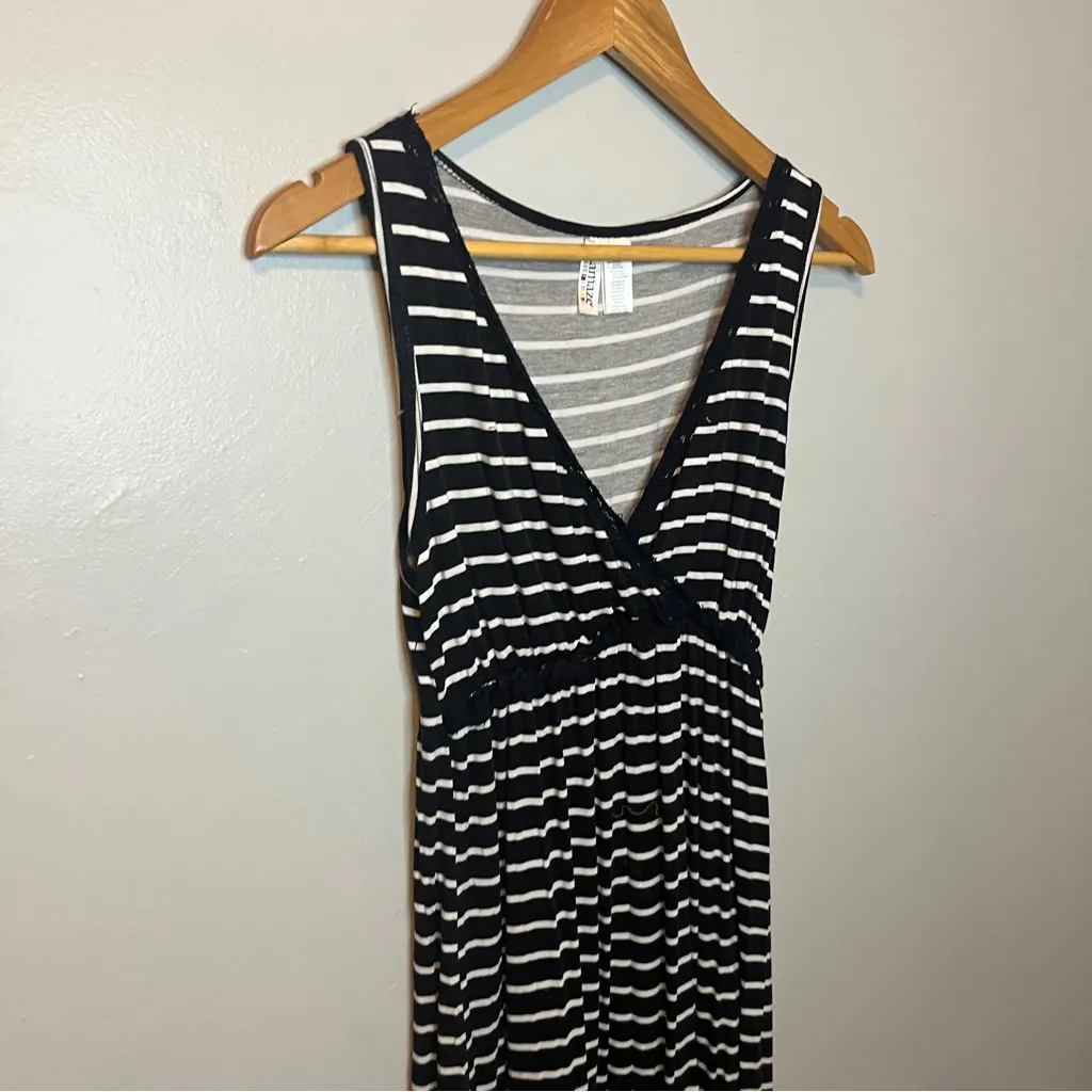 Lamaze Black and White Striped Maternity Chemise Size undefined - Image 3