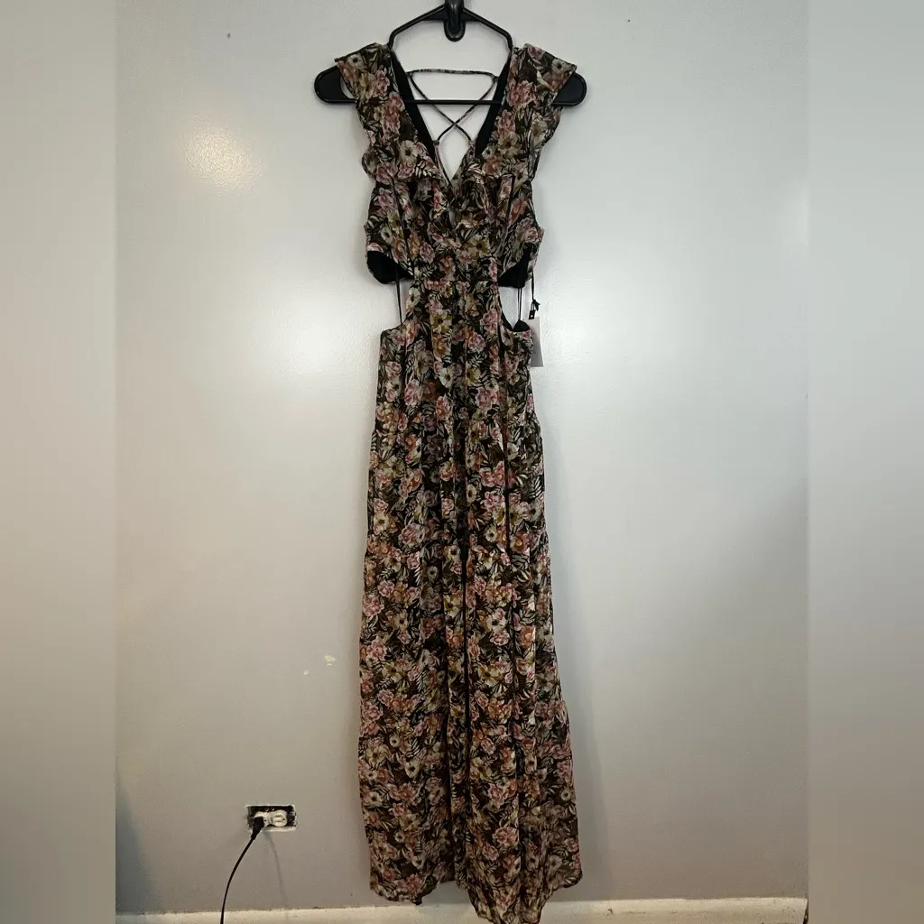 NWT ASTR Black Multi Floral Cut Out Ruffle V-neck Flowy Maxi Dress Medium - Image 2