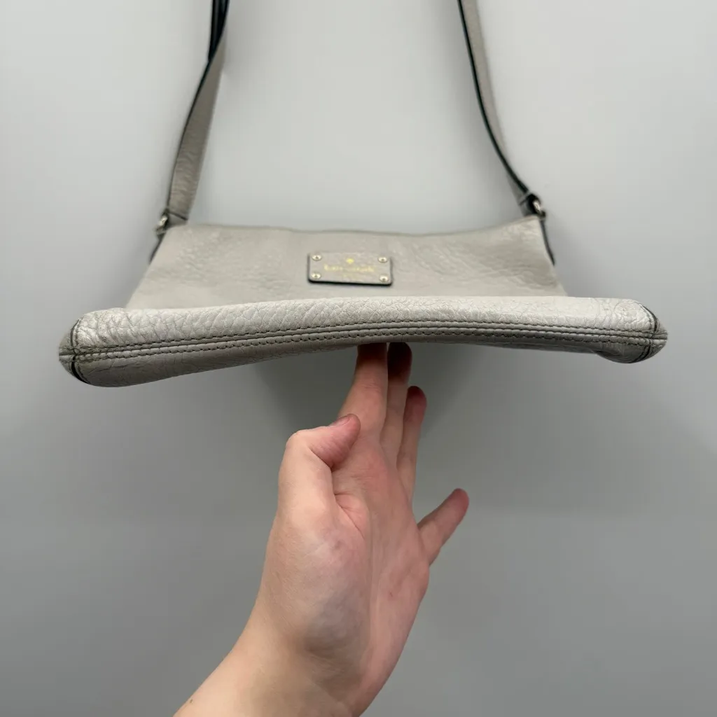 Kate‎ Spade Bag Bay Street Cora Pebbled Leather Beige Gray Crossbody - Image 8