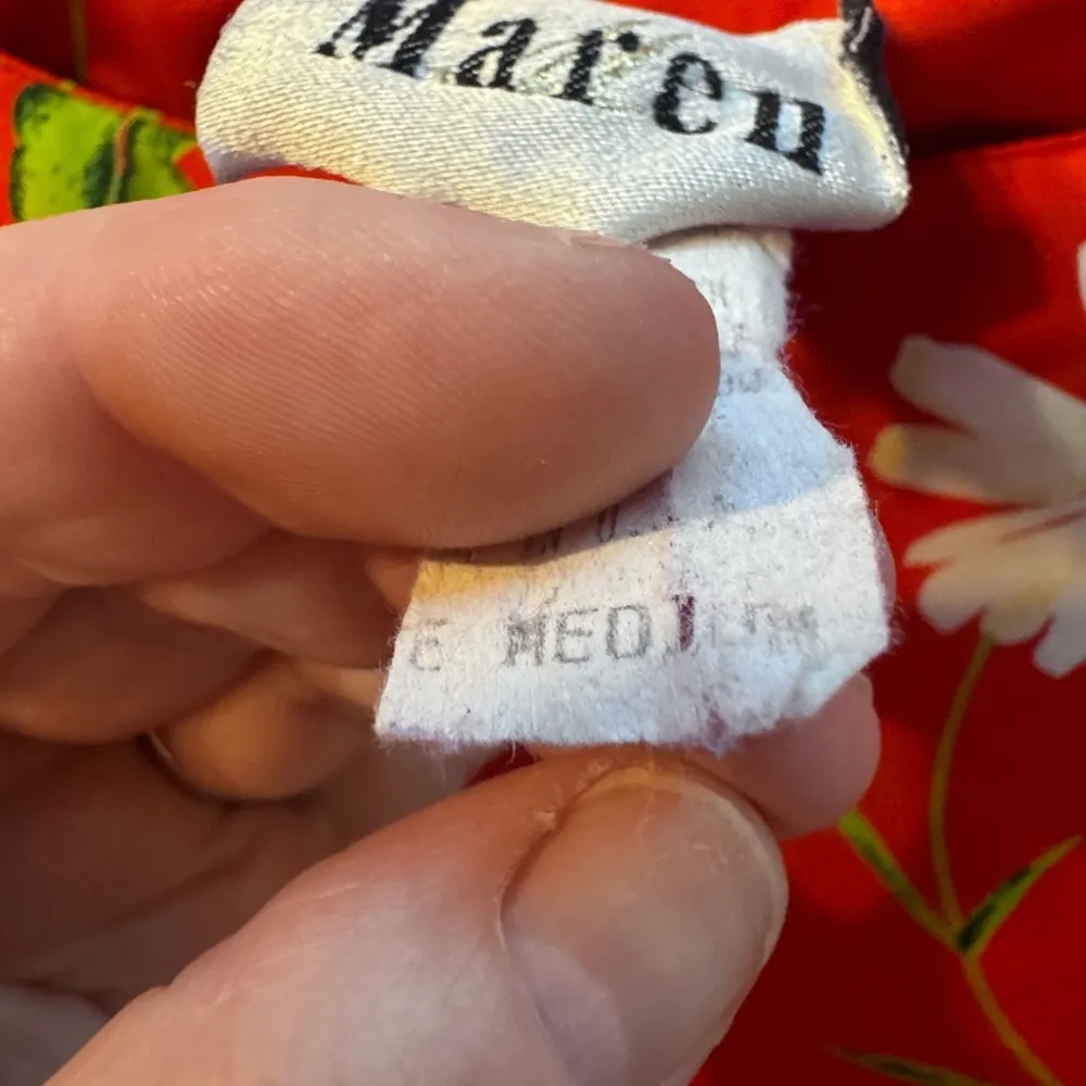 Vintage Maren Blouse Top Vibrant Flowers on a Red Background Size Med - Image 3