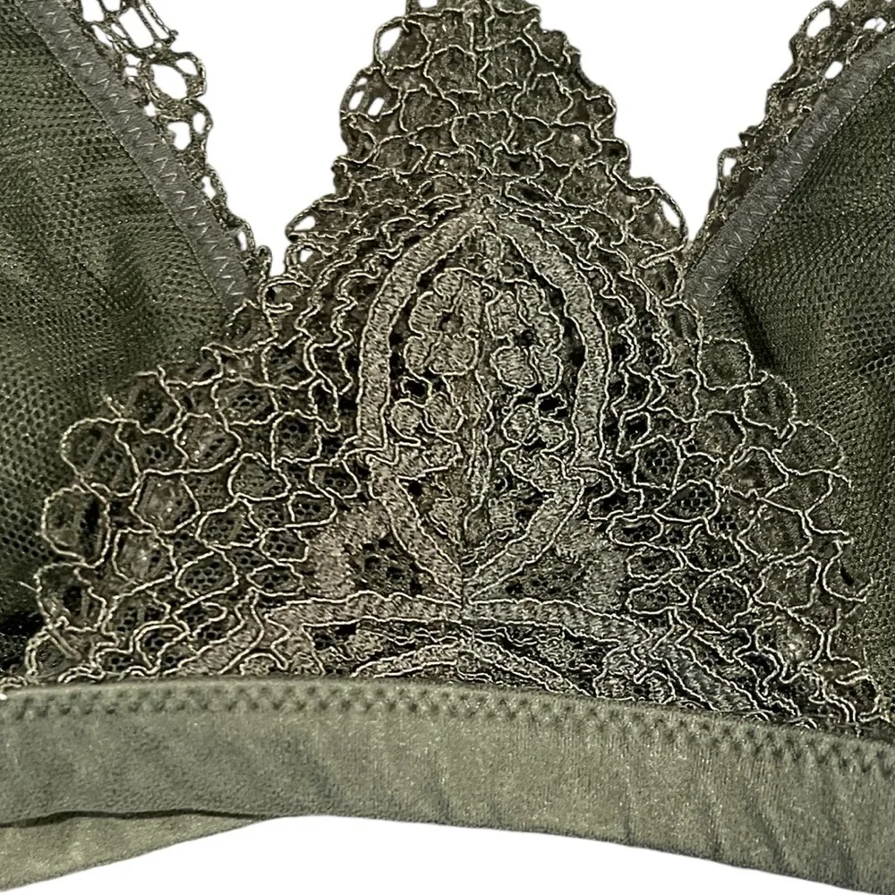 Victoria’s Secret Body by Victoria Lace Overlay Racerback Wireless Bra Sz Small - Image 5