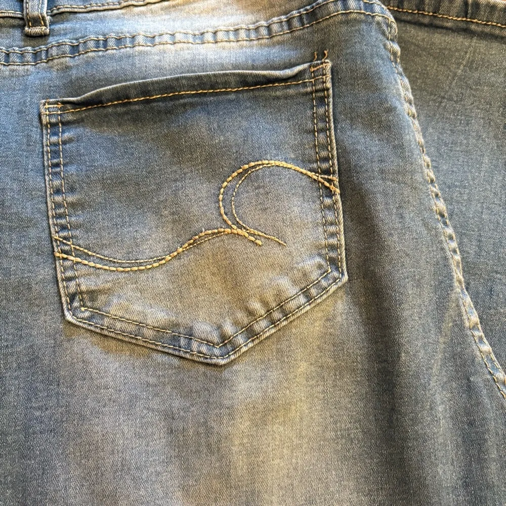 One Republic For All women’s straight jeans with faded detail Sz 14 used Blue - Image 9