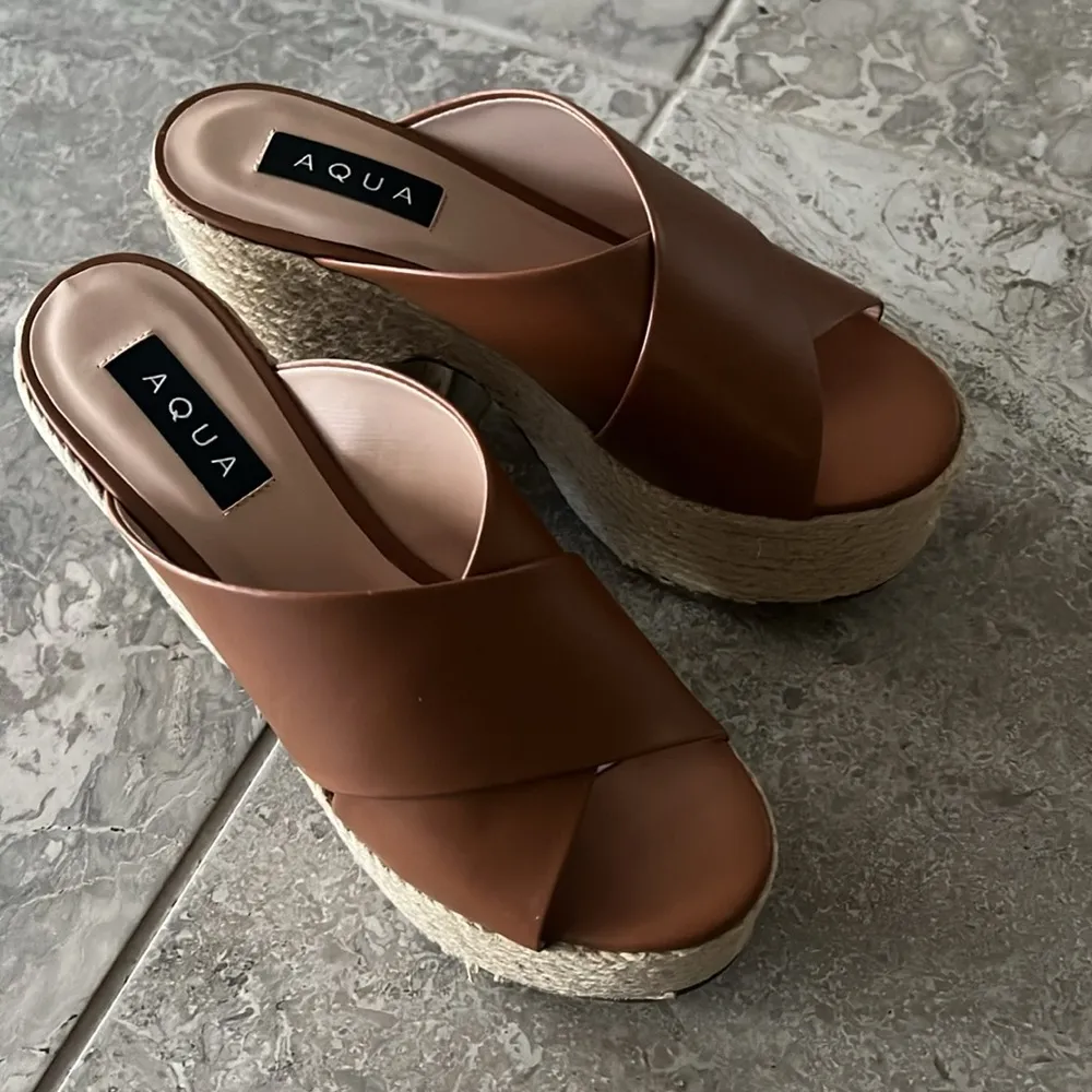 Bloomingdale’s Aqua July Platform Slide Sandals in Cognac, Size 8 New in Box - Image 5