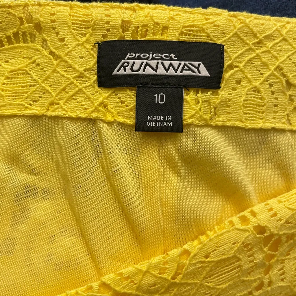 NWT Project RUNWAY Yellow Lace Blouse and Pencil Skirt Size 10 - Image 5