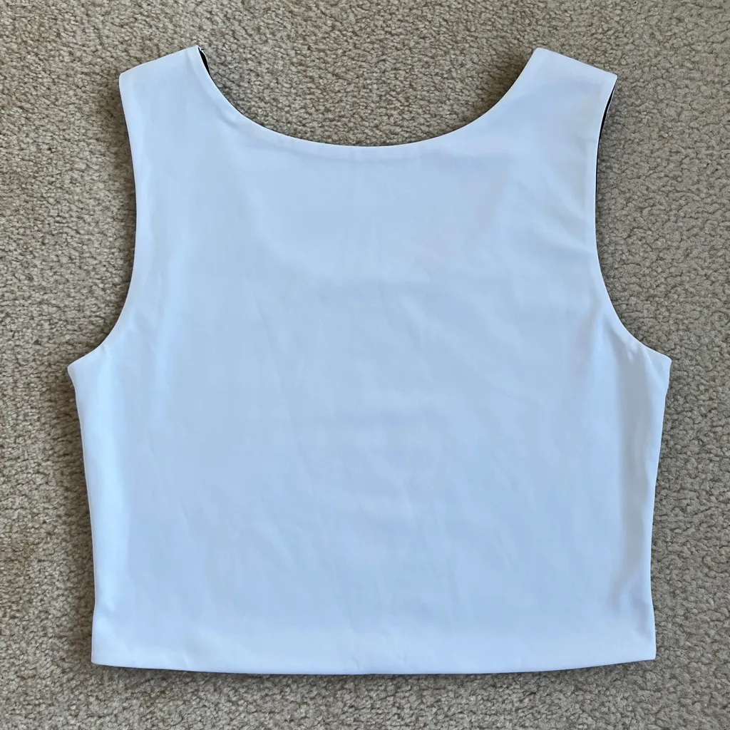 Like New Express Reversible Black and White Crop Tank Top in Women's Medium - Image 2