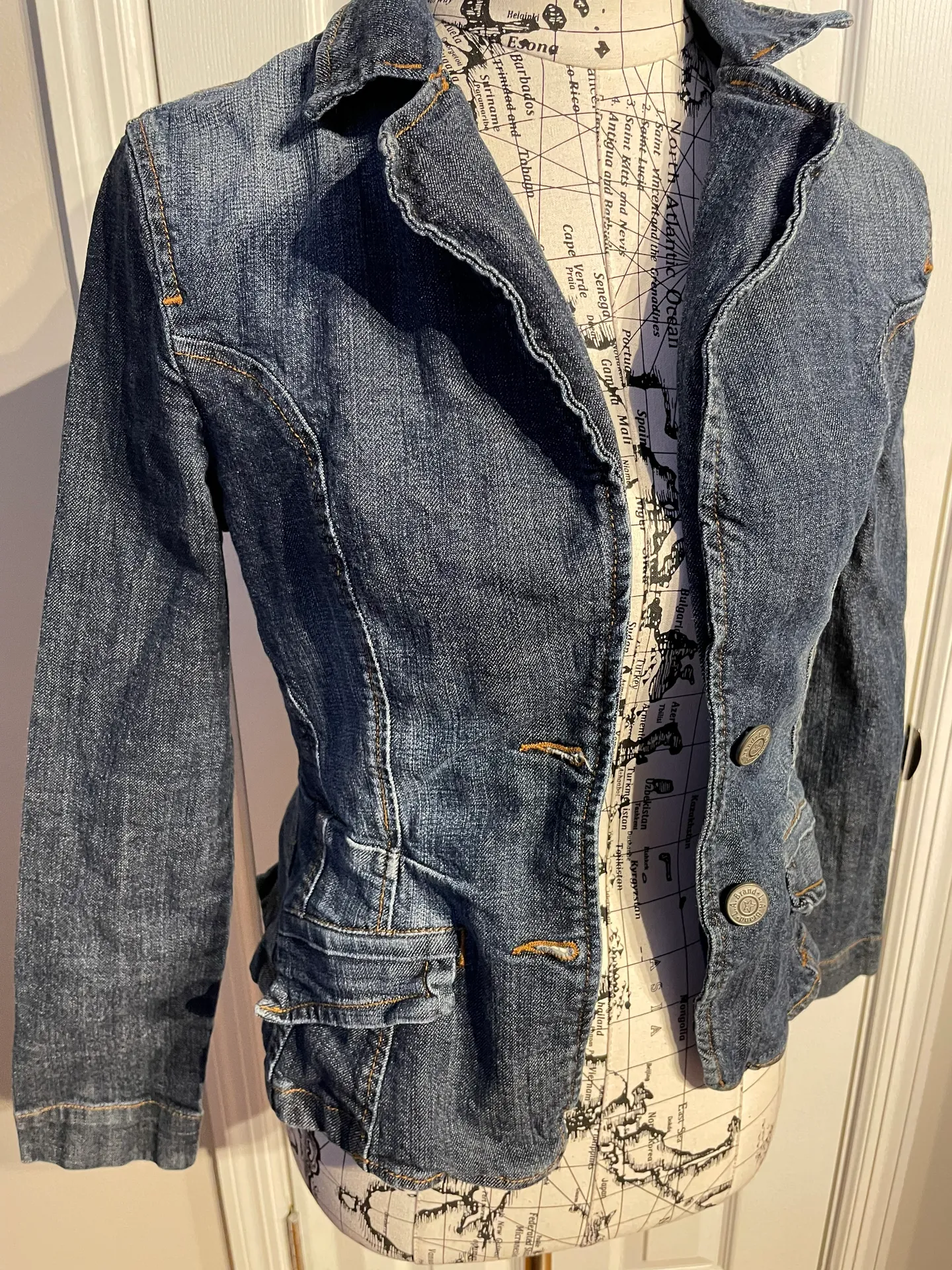 L.A. Idol Faded Stone Distressed Denim Jacket Vintage y2k Button Flap Pockets Blazer Acid bleach Women's Medium Blue - Image 2