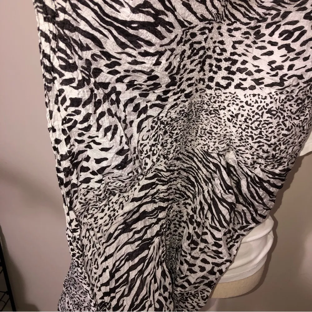 Textured Lightweight Scarf Gray Black Animal Print Cheetah Leopard Tiger Smocked - Image 3