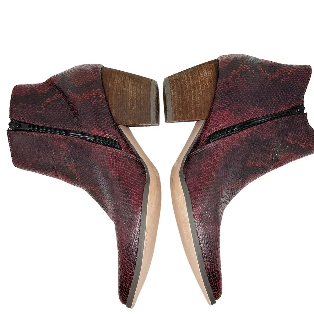 Coconuts by Matisse Spade Ankle Boots Booties Burgundy Snakeskin Print Size 7.5 - Image 3