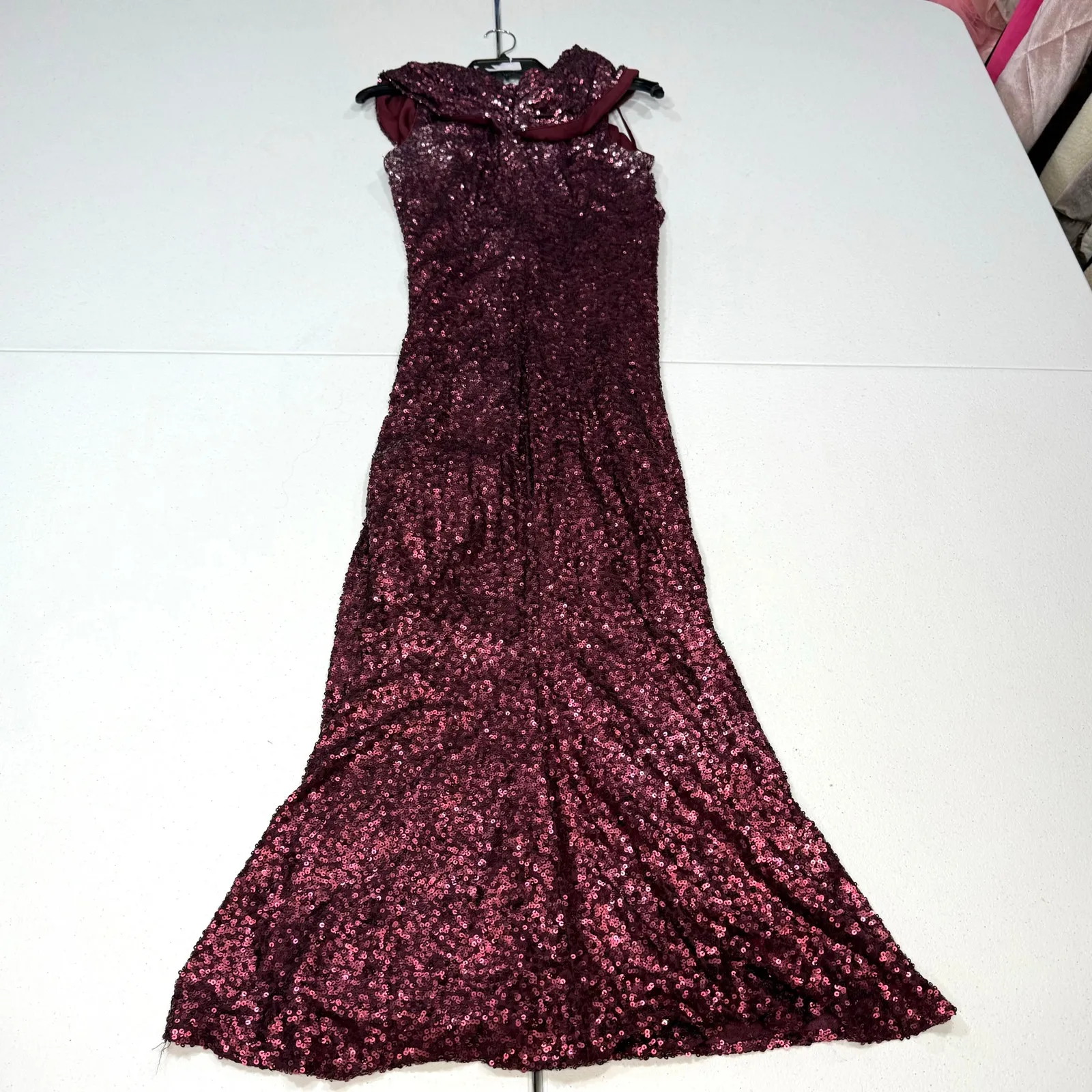 Badgley Mischka Bordeaux
Samantha sequined maxi dress
Gown Size 14 - Image 10