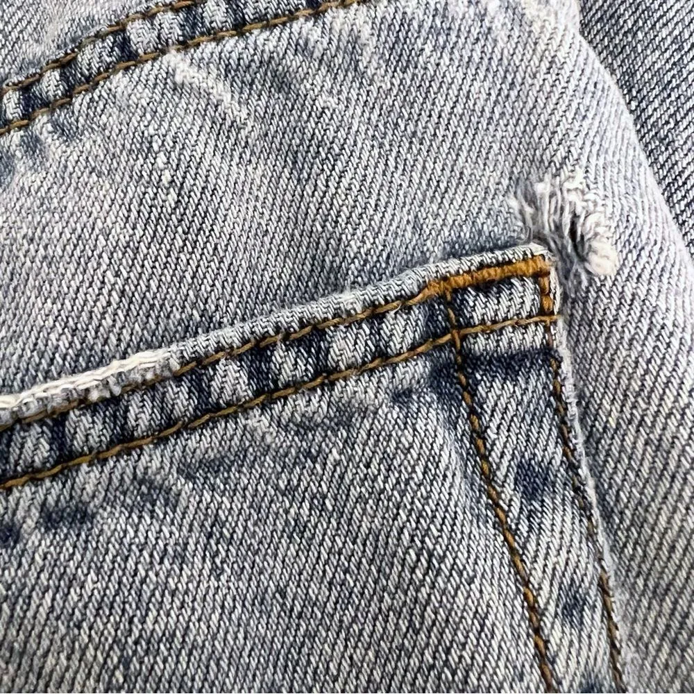 BDG Slim Straight Distressed Raw Hem Light Wash Button Fly Cropped Jeans sZ 25 - Image 5