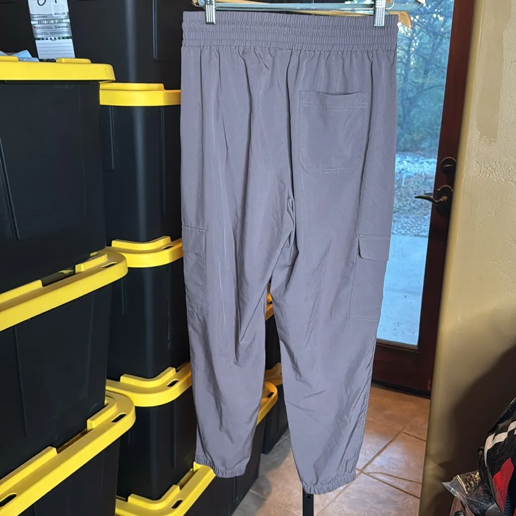 Old Navy High Waisted StretchTech Cargo Joggers Brown Size Small - Image 9