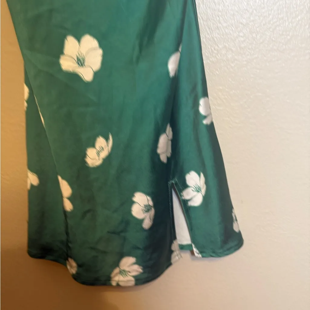 Princess Polly Ultra Mini Dress in Green Floral - Image 3