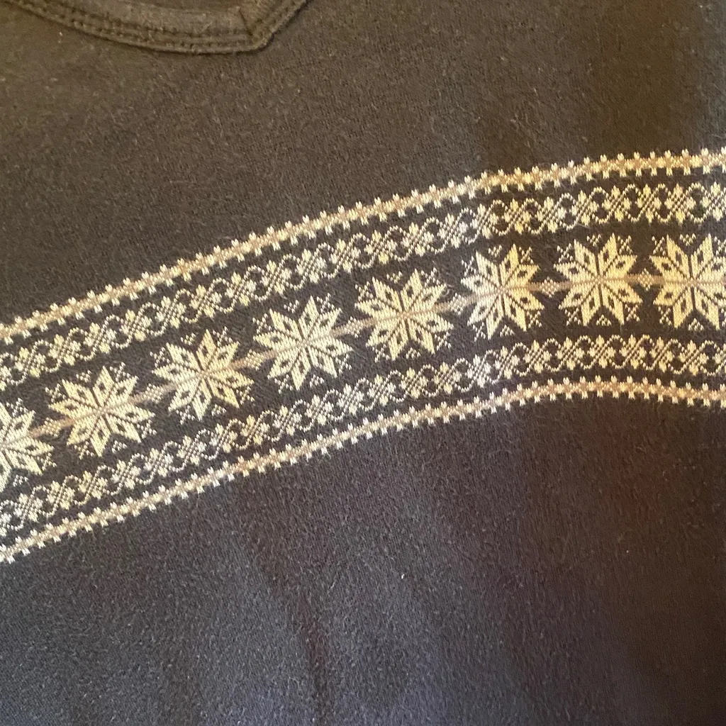 Eddie Bauer Women's Navy V-Neck Sweater - Image 4